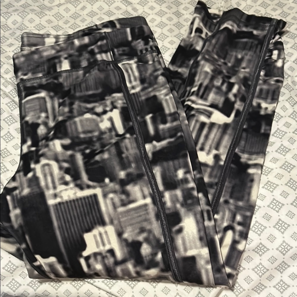 Jennifer Lopez Black and Gray Leggings - XL